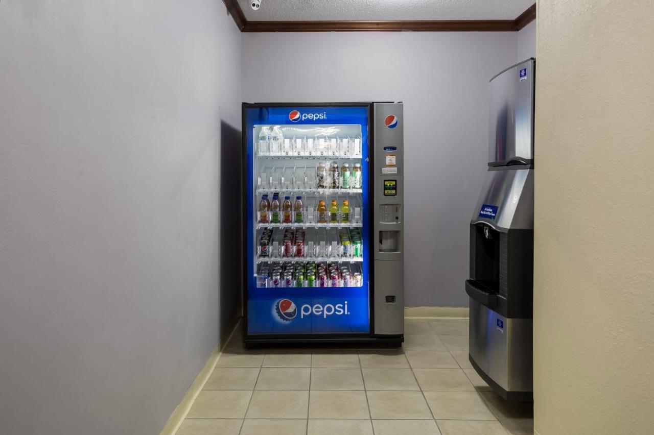Red Roof Inn & Suites Bloomsburg - Mifflinville Екстер'єр фото