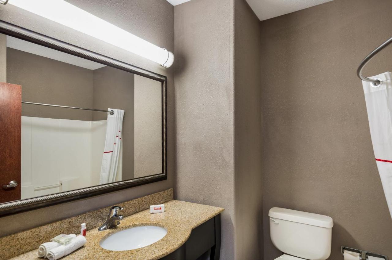 Red Roof Inn & Suites Bloomsburg - Mifflinville Екстер'єр фото