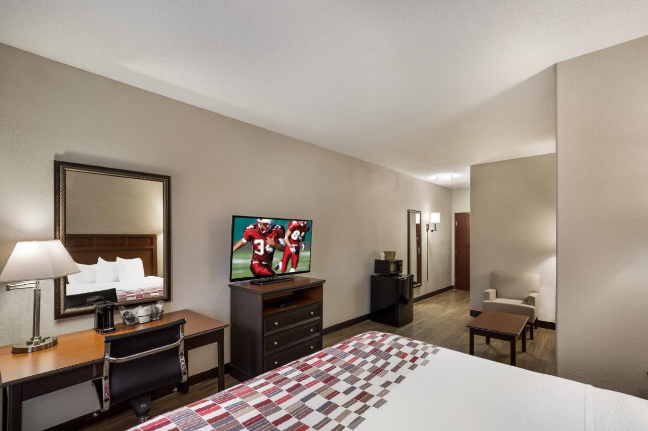 Red Roof Inn & Suites Bloomsburg - Mifflinville Екстер'єр фото