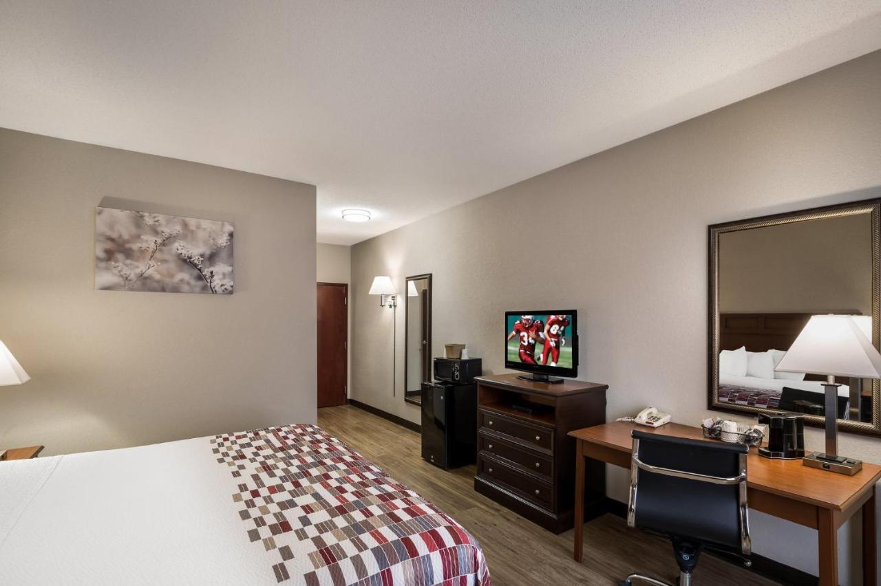 Red Roof Inn & Suites Bloomsburg - Mifflinville Екстер'єр фото