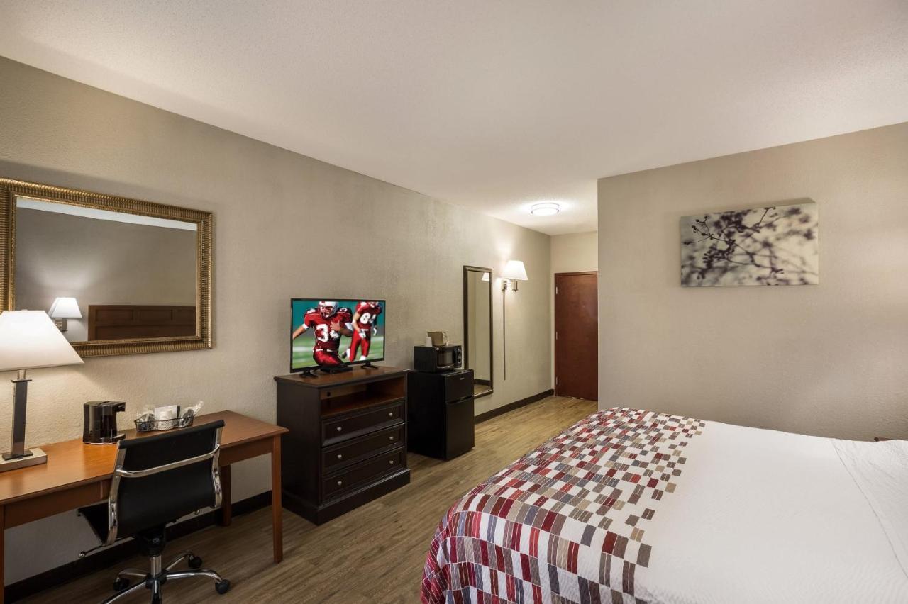 Red Roof Inn & Suites Bloomsburg - Mifflinville Екстер'єр фото